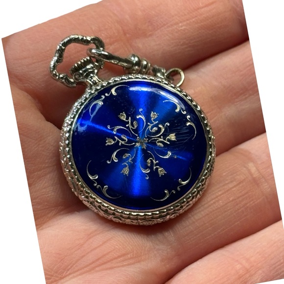 Vintage blue scrolled enamel CARAVELLE necklace pocket watch silver finish - Picture 2 of 4